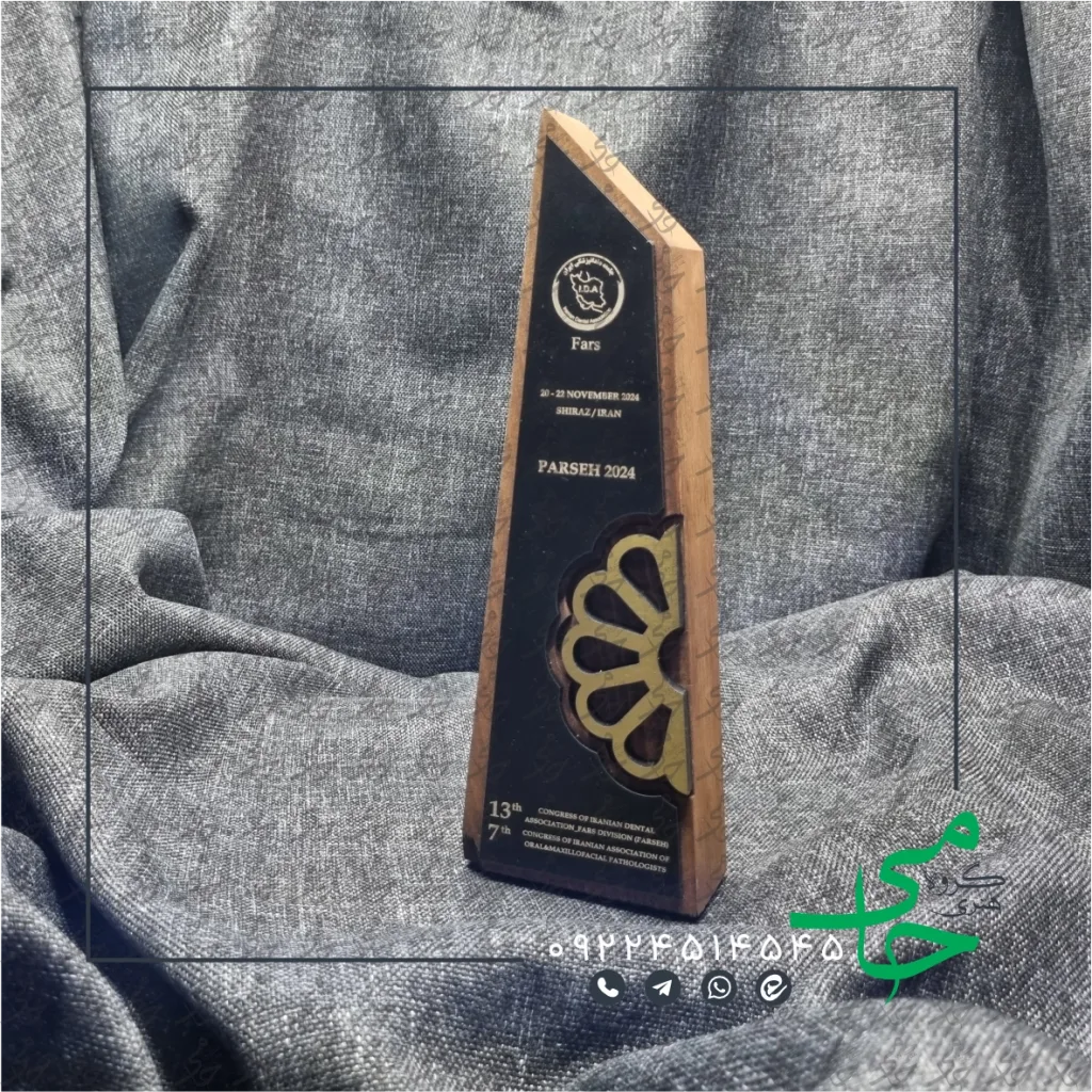 تندیس چوبی C19